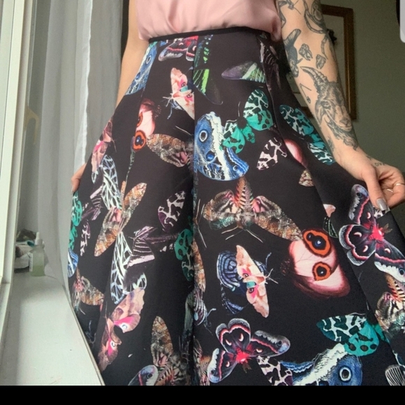 Gorgeous full skirt🦋 - Picture 3 of 9